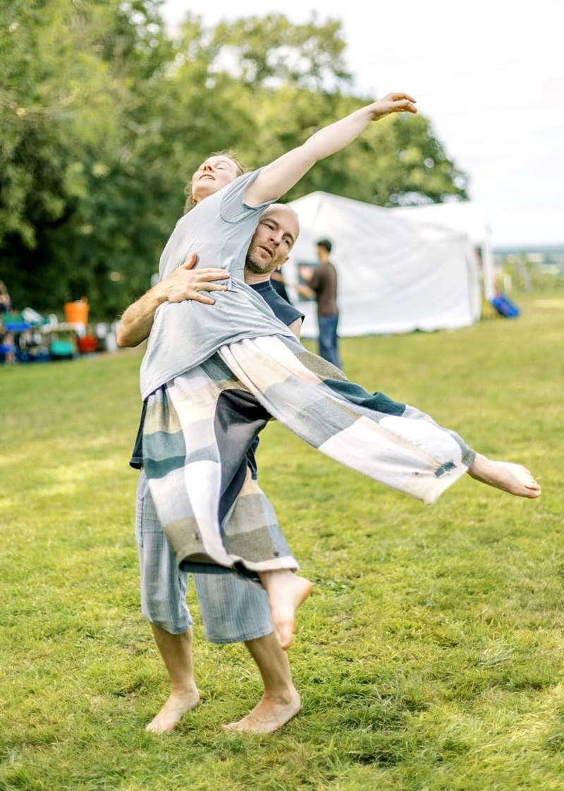 Contact Improvisation dance in a workshop